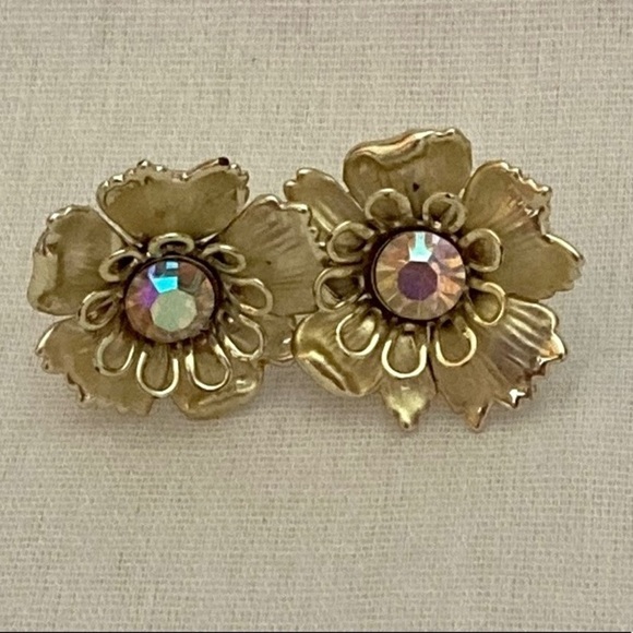 Vintage screw back Aurora Borealis earrings. Excellent condition. Flower shape - Picture 1 of 3